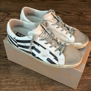 Golden Goose White Flag Superstar 